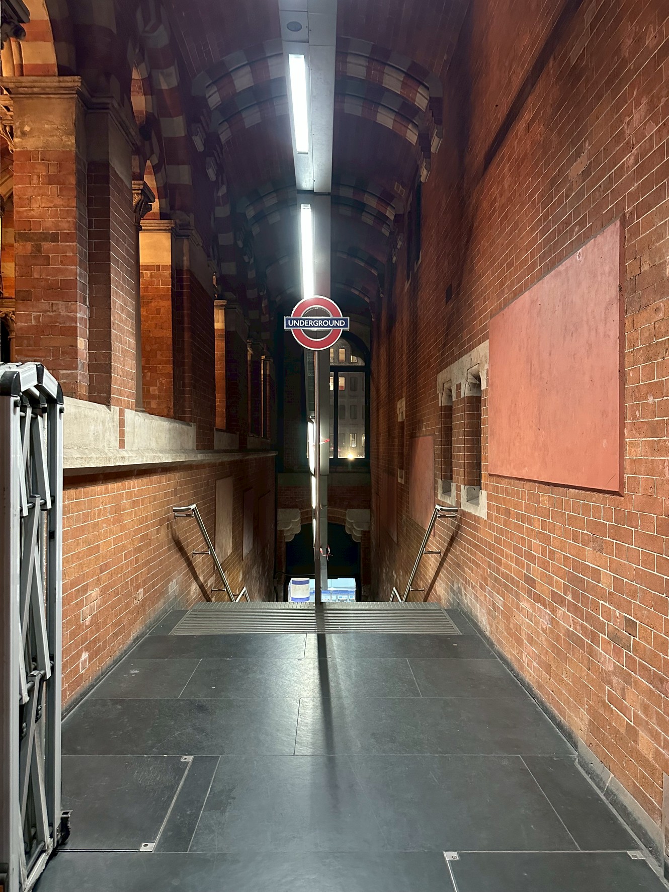 ロンドンの地下鉄みたい！憧れの「レンガの壁」を叶えるブリックタイルの魅力